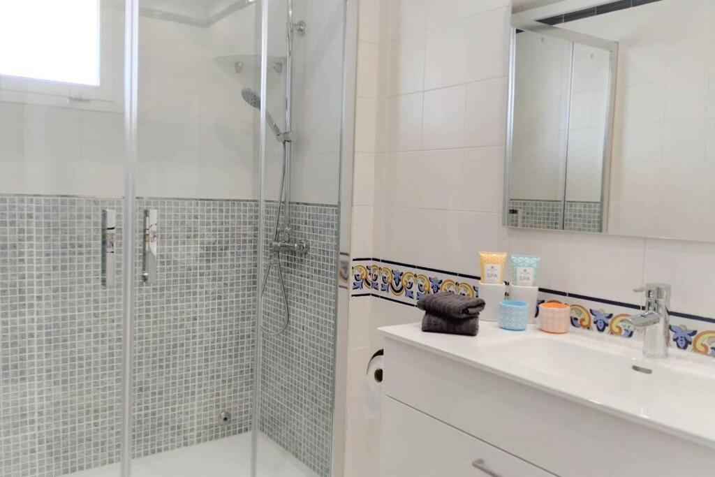 Ferienwohnung Dona Carlota Gardens, Sea Views, Pool, Restaurant Torremolinos Exterior foto
